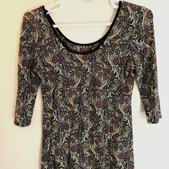 Soft stretch scoop neck multi-color top - Picture 1 of 4